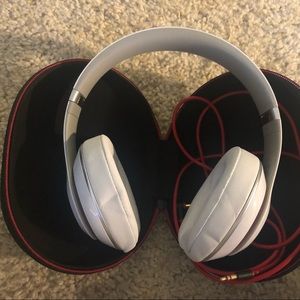 Beats studio 2 by Dre wired noise cancelling